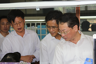 福建省紀(jì)委副書記、監(jiān)察廳廳長(zhǎng)陳善光一行視察虹潤(rùn)公司