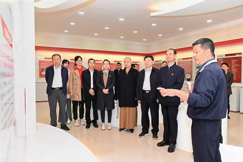 福建省人大常委會(huì)黨組書(shū)記、副主任雷春美和全國(guó)人大代表到順昌虹潤(rùn)等地調(diào)研